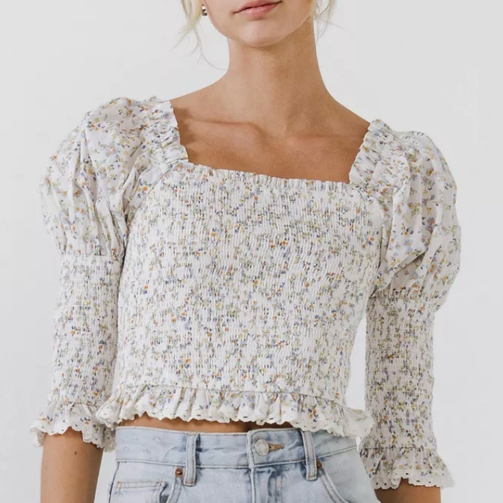 NWT Free the Roses Ivory Cropped Smocked Floral Top with Lace Ruffle Trim Large